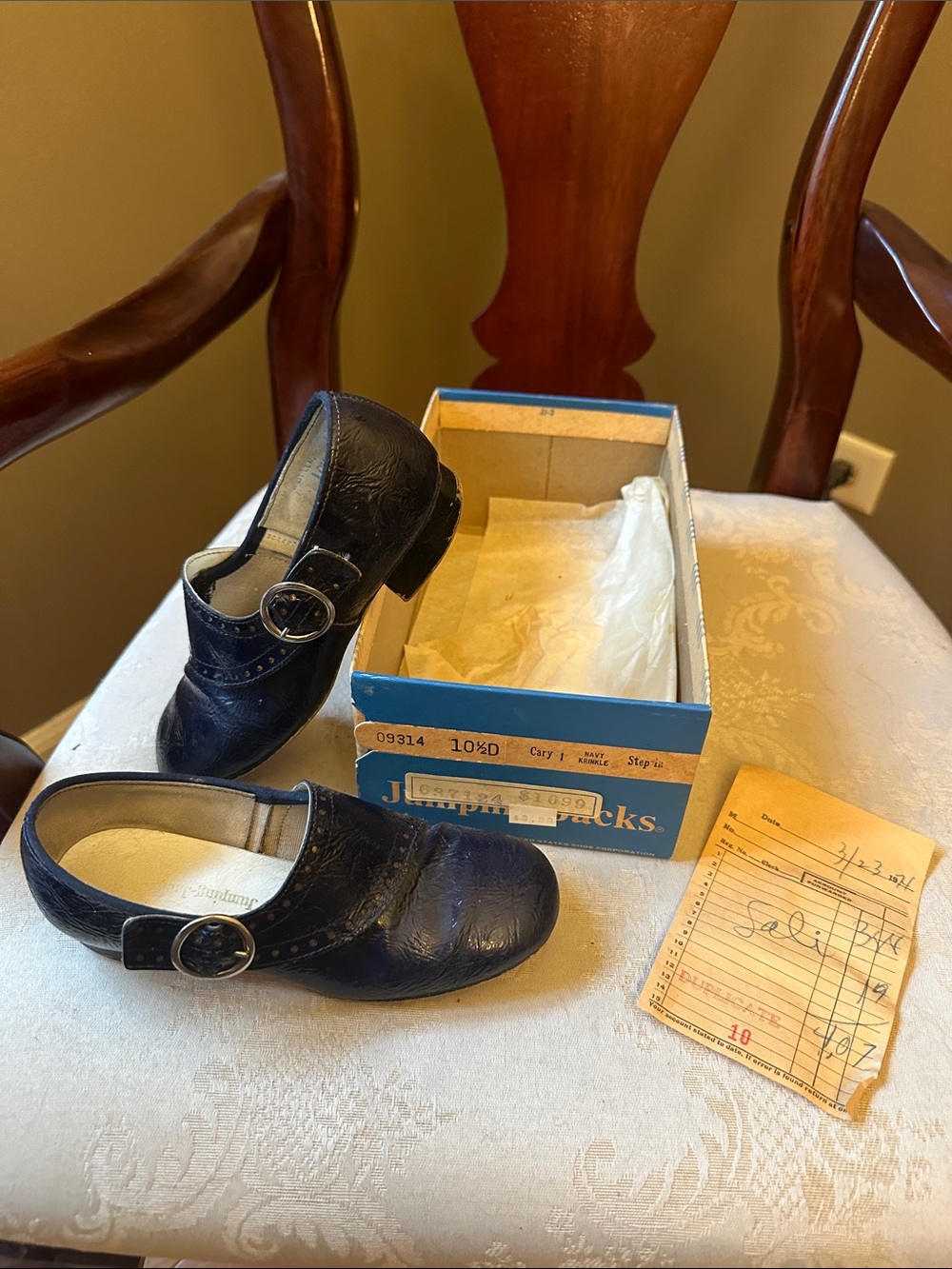 Vintage 1974 children’s Jumping Jacks Cary Navy Krinkle navy leather shoes
